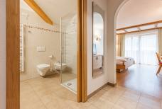 Hotel Föstlerhof in Gais - Uttenheim: Barrierefreies Badezimmer 220